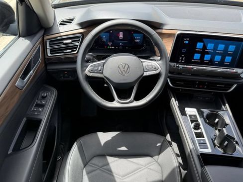 Used 2025 Volkswagen Atlas SE FWD image 25