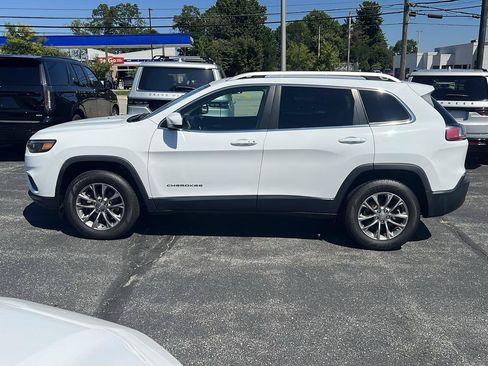 Used 2019 Jeep Cherokee Latitude Plus w/ Cold Weather Group AWD/4WD image 7