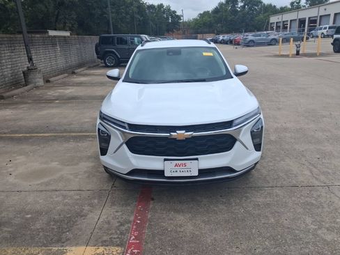Used 2025 Chevrolet Trax LT w/ LT Convenience Package FWD image 5