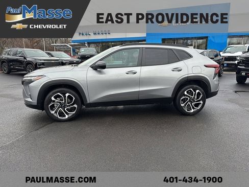 Used 2024 Chevrolet Trax RS w/ Sunroof Package image 4