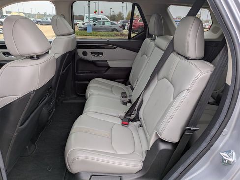Certified 2024 Honda Pilot Touring image 14