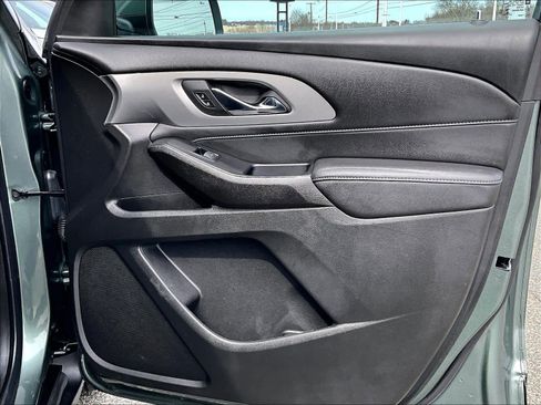 Used 2023 Chevrolet Traverse LT image 12