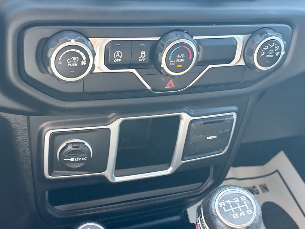 Used 2018 Jeep Wrangler Unlimited Sport AWD/4WD image 34