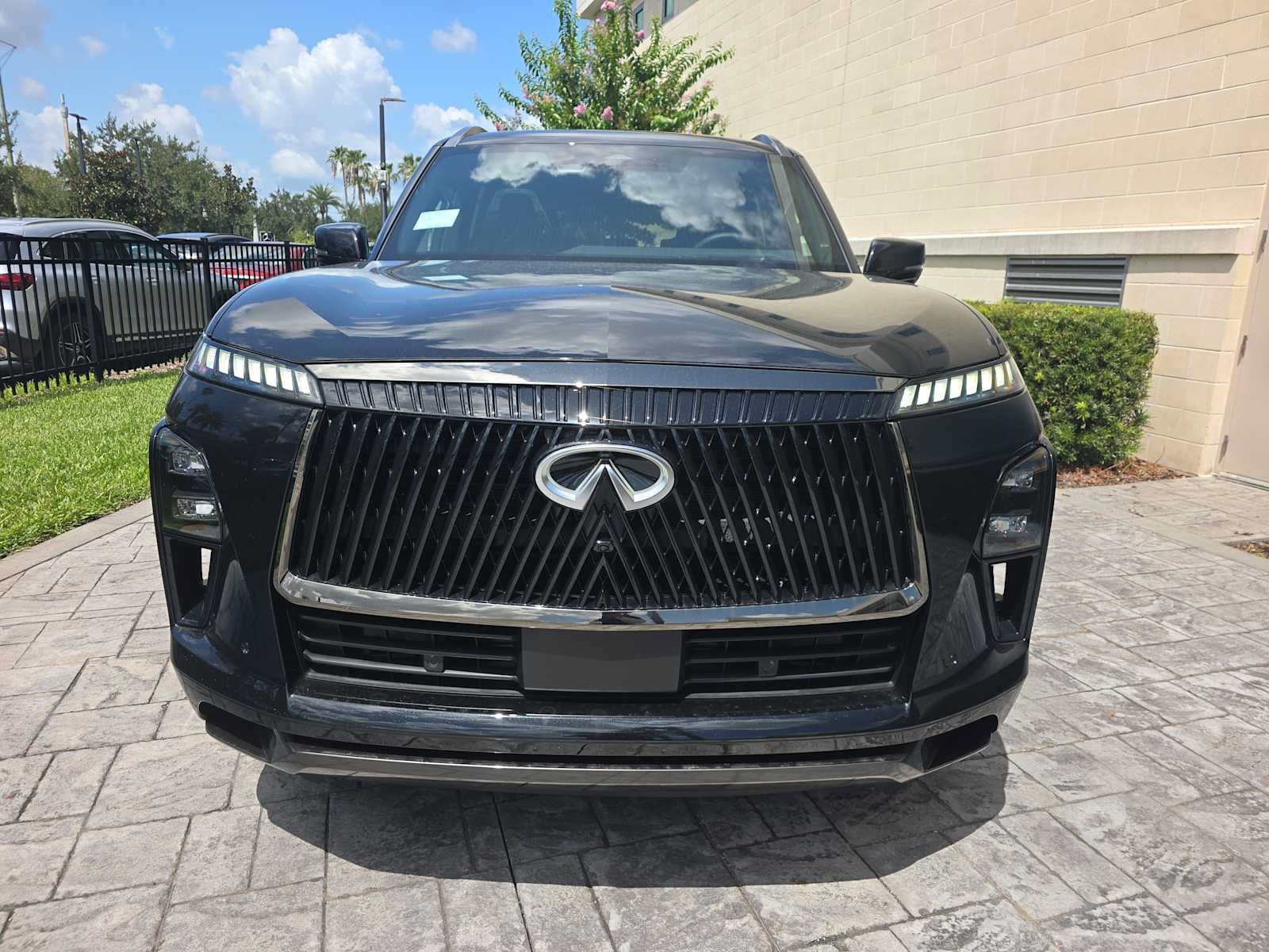 New 2027 INFINITI QX80 Autograph w/ Premium Cargo Package AWD/4WD image 2