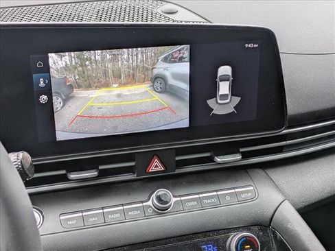 Used 2023 Hyundai Elantra Limited image 12