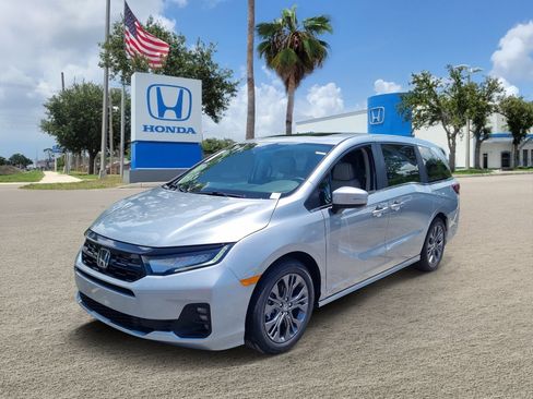 New 2026 Honda Odyssey Touring image 4