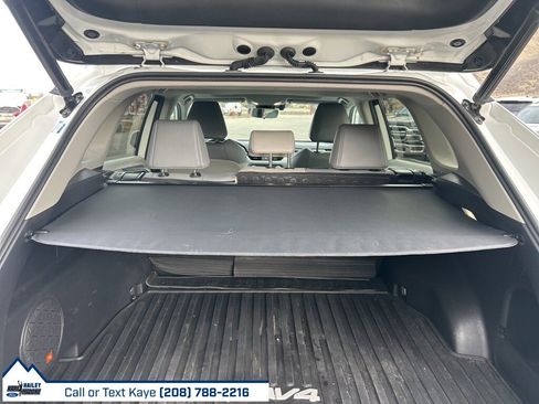 Used 2022 Toyota RAV4 XLE Premium image 11