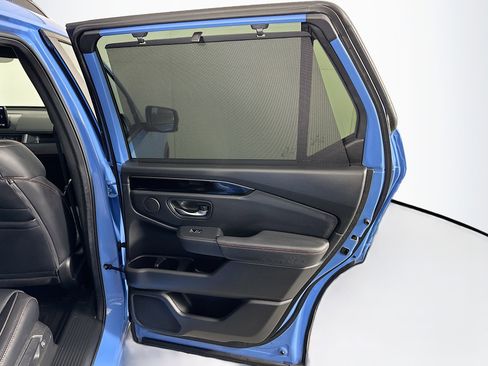 Used 2025 Honda Pilot TrailSport image 31