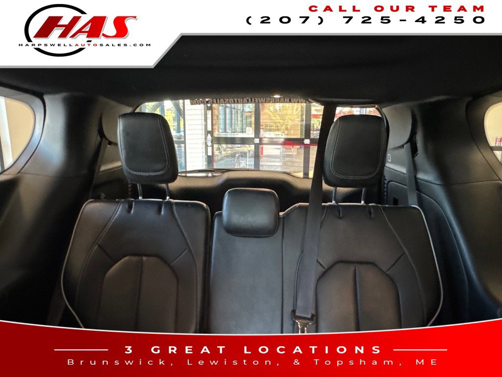 Used 2025 Chrysler Pacifica Limited FWD image 11