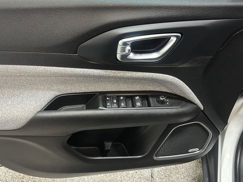 Certified 2022 Jeep Compass Latitude w/ Sun and Sound Group image 17