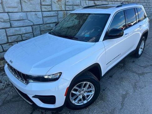 Certified 2023 Jeep Grand Cherokee Laredo w/ Luxury Tech Group I image 1