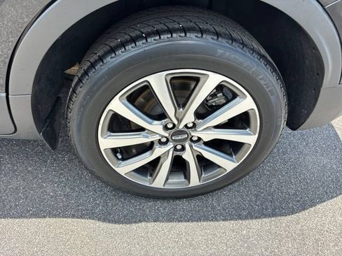 Used 2019 Lincoln MKC Reserve w/ MKC Technology Package FWD image 12