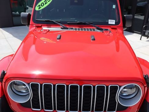 Used 2025 Jeep Wrangler Unlimited Sahara AWD/4WD image 17