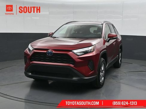 Used 2023 Toyota RAV4 LE AWD/4WD image 5