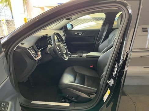 Used 2025 Volvo V60 B5 Cross Country Plus image 27