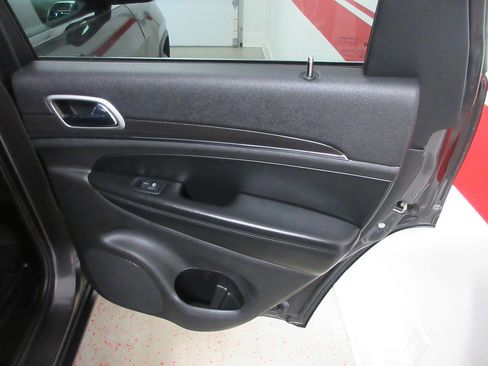 Used 2018 Jeep Grand Cherokee Limited AWD/4WD image 19