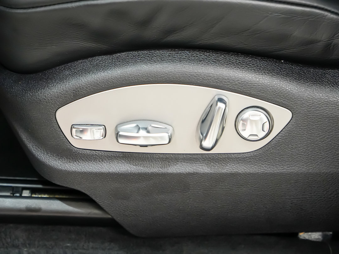 Certified 2024 Porsche Macan AWD/4WD image 21
