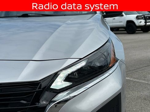 Used 2024 Nissan Altima 2.5 SV FWD image 11