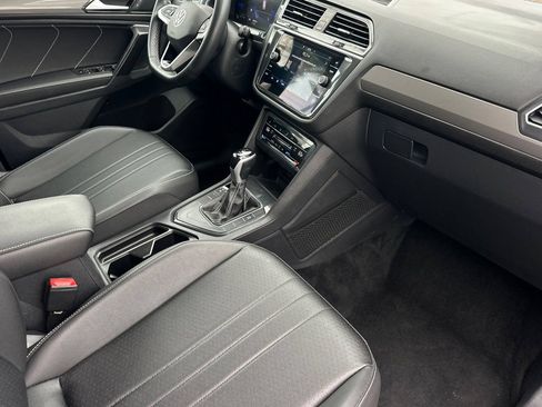 Used 2023 Volkswagen Tiguan SE FWD image 17