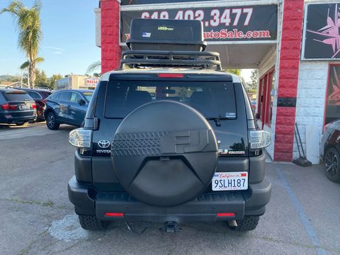 Used 2014 Toyota FJ Cruiser 4WD w/ Upgrade Package image 40