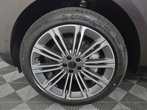 New 2026 Land Rover Range Rover SE image 9