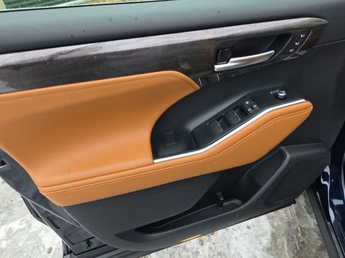 Certified 2026 Toyota Highlander Platinum image 13