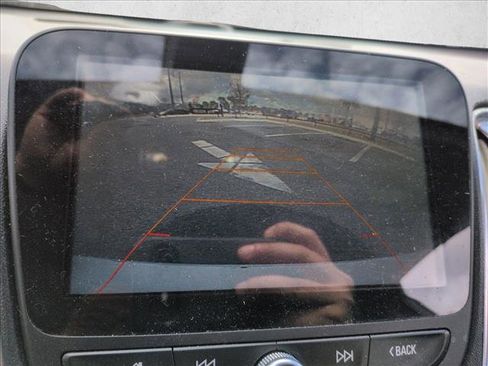 Used 2017 Chevrolet Malibu LT w/ Leather Package image 10