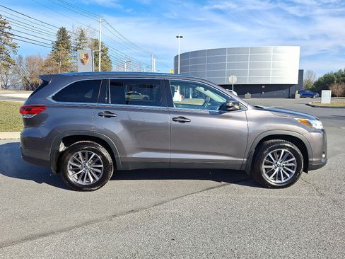 Used 2019 Toyota Highlander XLE image 7