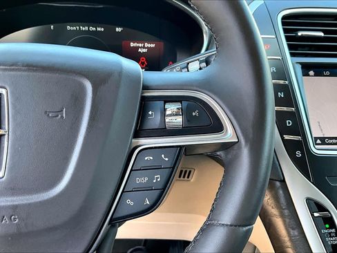 Used 2019 Lincoln Nautilus Reserve AWD/4WD image 25