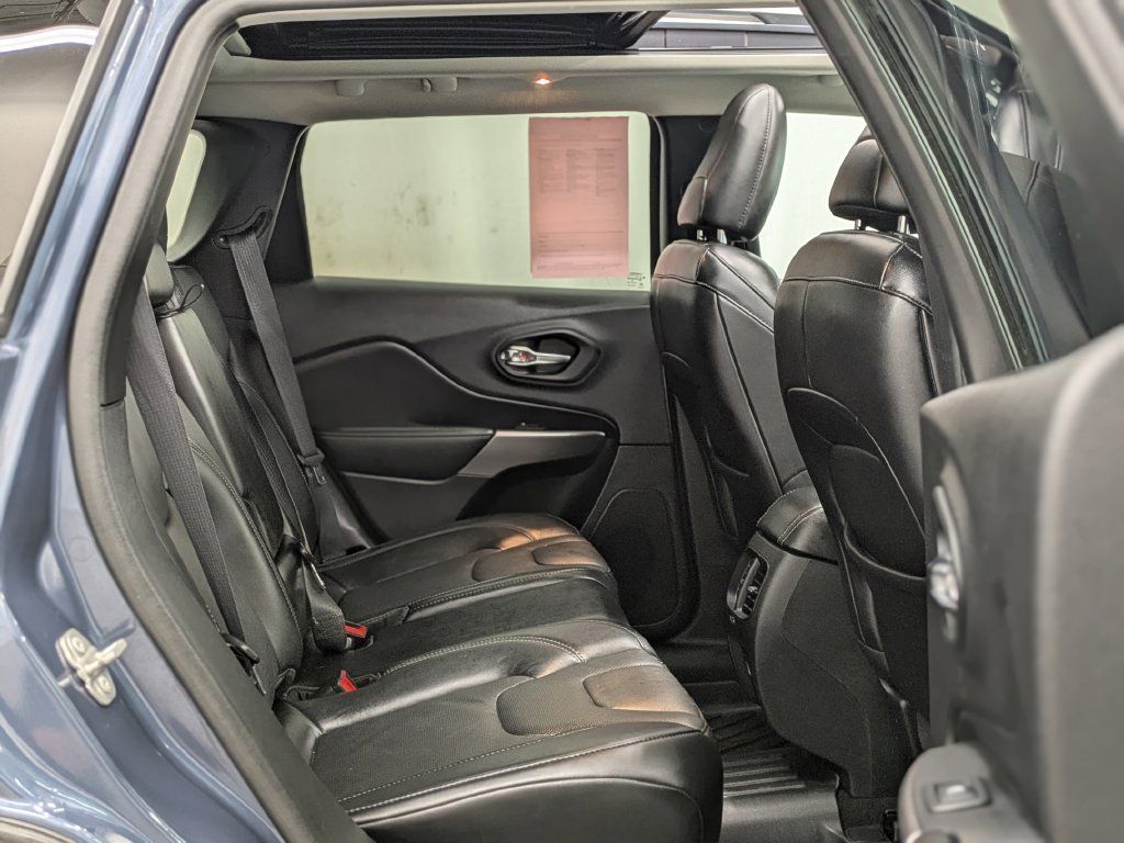 Used 2021 Jeep Cherokee Limited AWD/4WD image 23