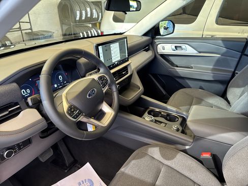 New 2026 Ford Explorer Active image 18