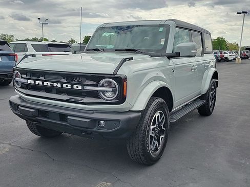 Used 2023 Ford Bronco Outer Banks AWD/4WD image 3