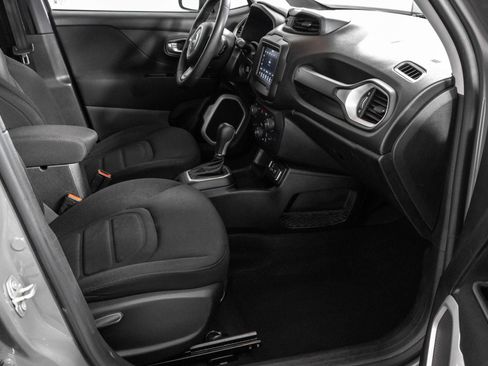 Used 2020 Jeep Renegade Latitude FWD image 38