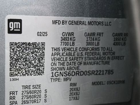 Used 2025 Chevrolet Suburban Z71 AWD/4WD image 32