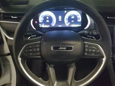 Used 2025 Jeep Grand Cherokee Laredo X image 28