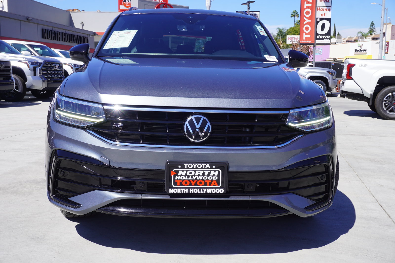 Used 2023 Volkswagen Tiguan SE R-Line AWD/4WD image 3