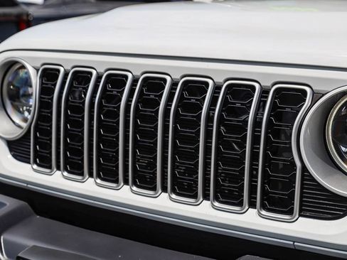 Used 2024 Jeep Wrangler Unlimited Sahara AWD/4WD image 11