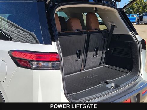 New 2026 Nissan Pathfinder Platinum image 30