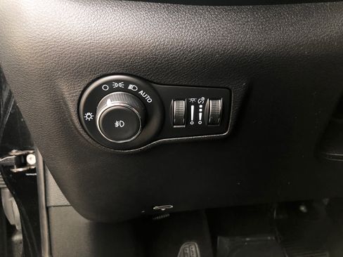 Used 2023 Jeep Compass Limited w/ Sun and Sound Group AWD/4WD image 11