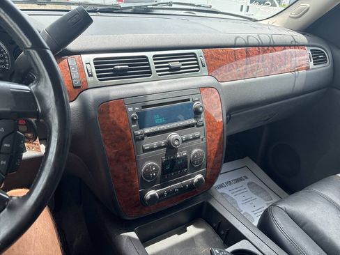 Used 2007 Chevrolet Suburban LT w/ LT Preferred Equipment Group AWD/4WD image 25