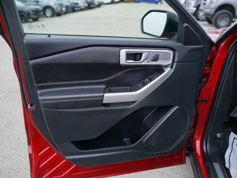 Used 2022 Ford Explorer Limited w/ Equipment Group 301A image 21