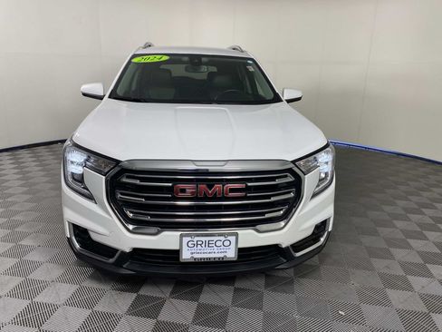 Used 2024 GMC Terrain SLT AWD/4WD image 3