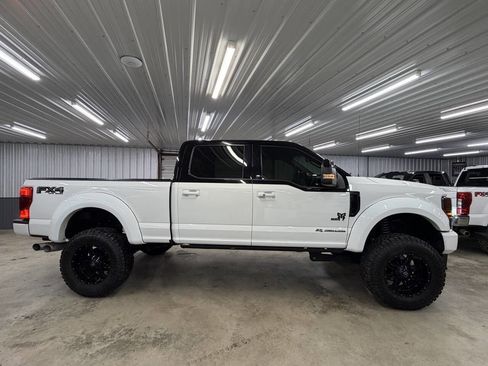 Used 2021 Ford F250 Lariat image 2