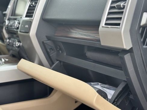 Used 2015 Ford F150 Lariat image 35