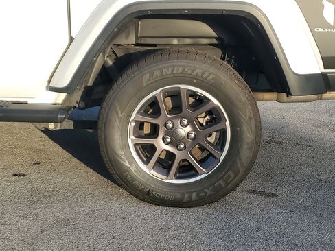 Used 2023 Jeep Gladiator Overland image 29