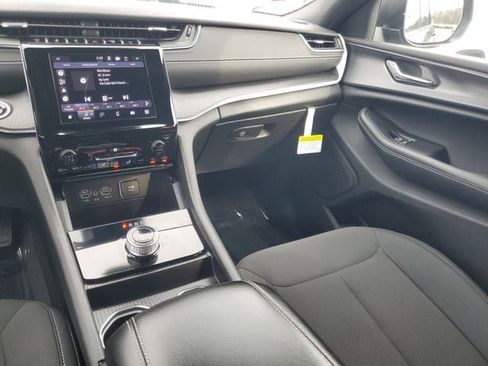 Certified 2025 Jeep Grand Cherokee L Laredo image 15