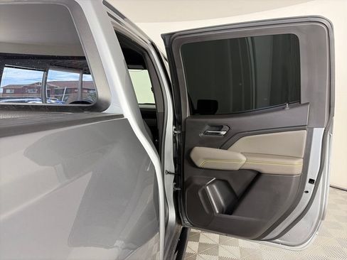 Used 2025 Chevrolet Colorado ZR2 w/ Technology Package AWD/4WD image 27