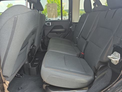 Used 2024 Jeep Wrangler Unlimited Sahara AWD/4WD image 13
