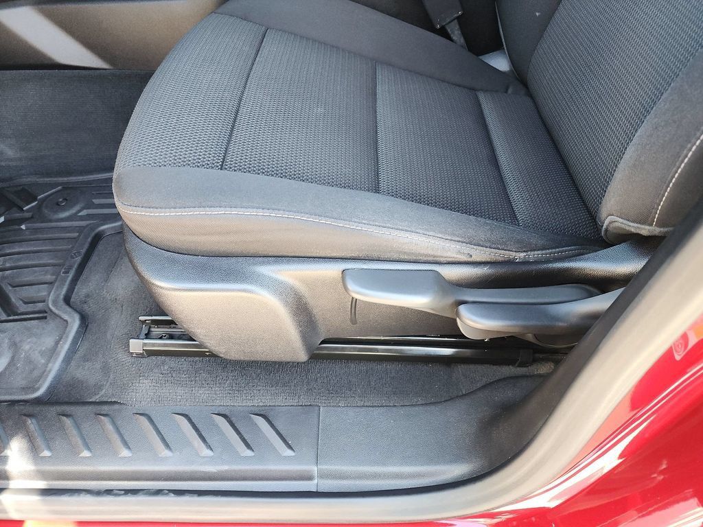 Used 2023 Chevrolet Colorado LT RWD image 12