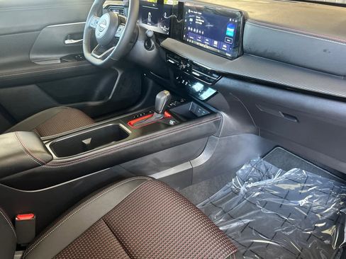 New 2026 Nissan Kicks SR AWD/4WD image 16